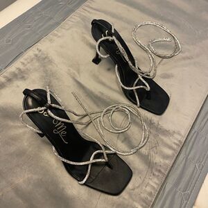 So me heels, size 7